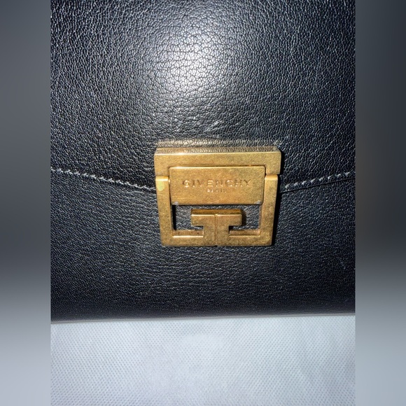 GIVENCHY GV3 Medium Black Smooth Leather & Suede
Shoulder Bag - Picture 15 of 16